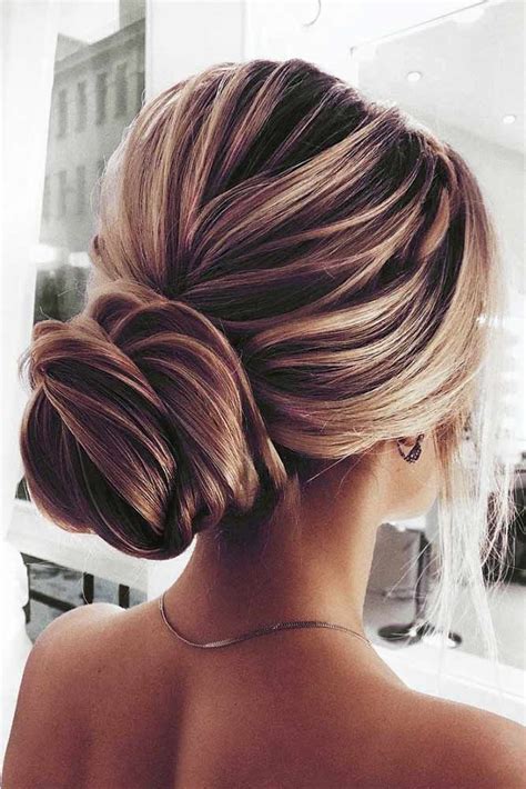 what is a chignon.